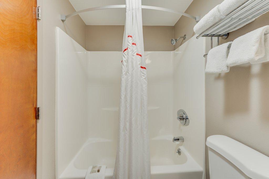 Red Roof Inn & Suites Newport - Middletown, Ri Bagian luar foto